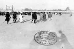 چه کسی از اعدام میرزا رضا عکس گرفت؟