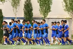 استقلال فردا تمرین می‌کند