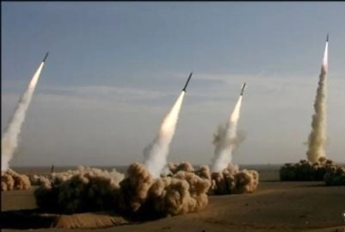 درخواست مسئولان بسیج دانشجویی از  فرمانده کل سپاه: رزمایش موشکی برگزار کنید