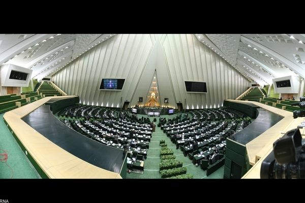 اشتری: مجلس دو سال است در تعطیلی، منافع ملت ایران را کنار گذاشته است