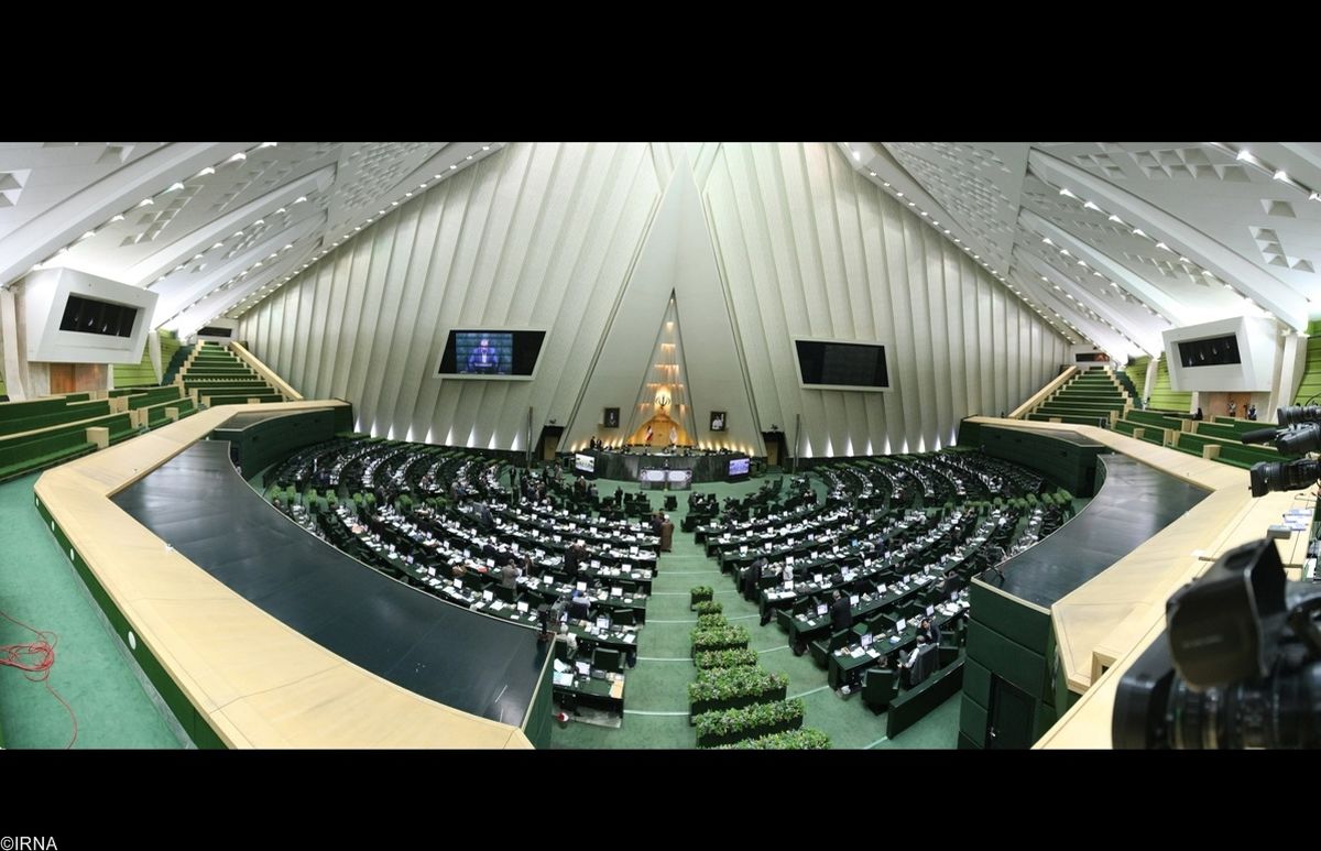 اشتری: مجلس دو سال است در تعطیلی، منافع ملت ایران را کنار گذاشته است