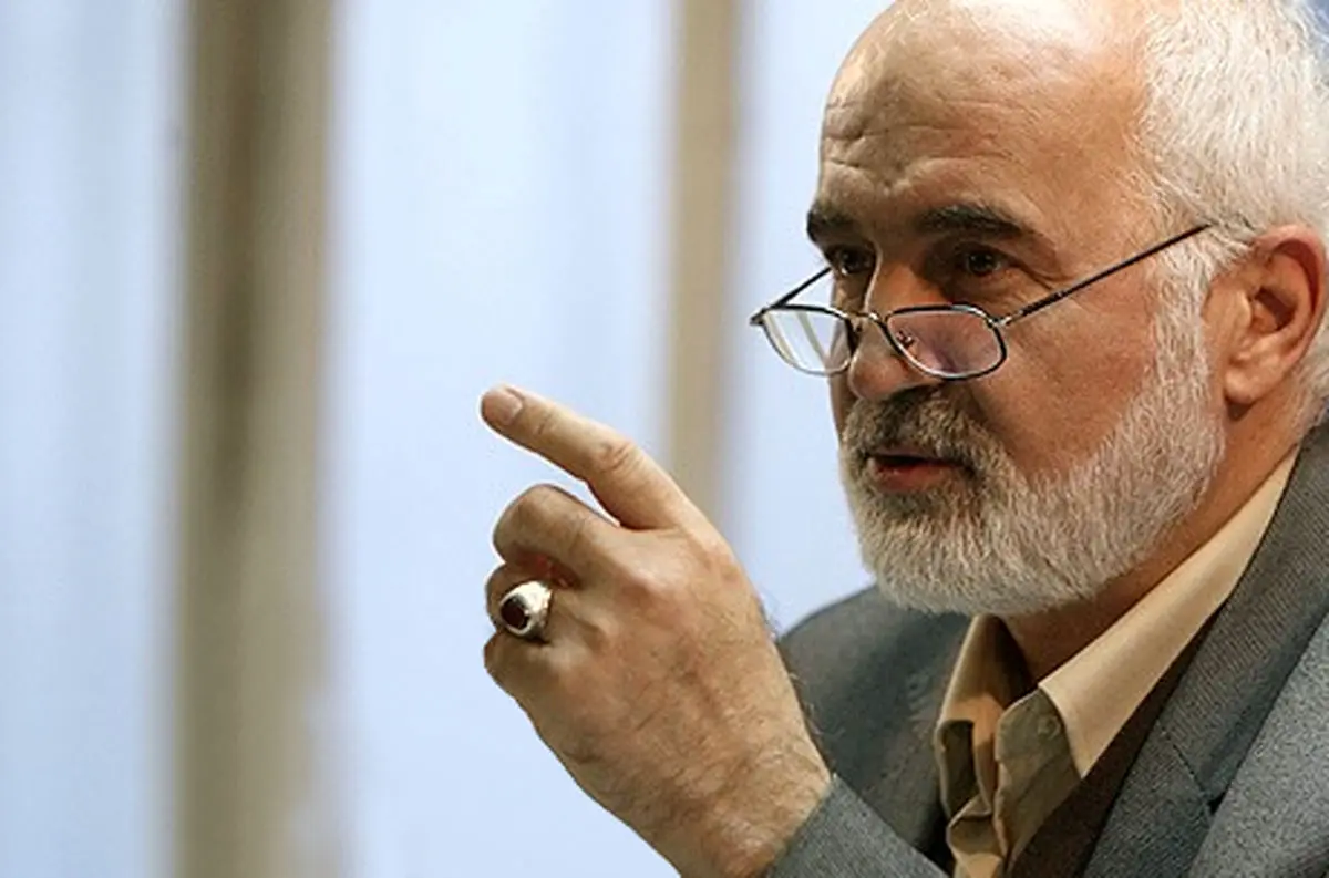 توکلی: روحانی پا جای پای آقای احمدی‌نژاد نگذارد