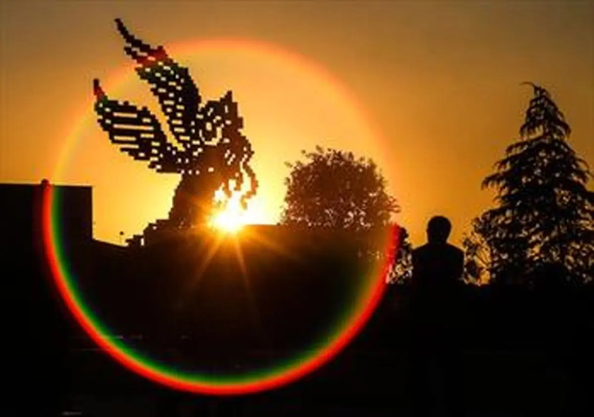 نامه ایوبی و دم خروسی که بیرون زده است