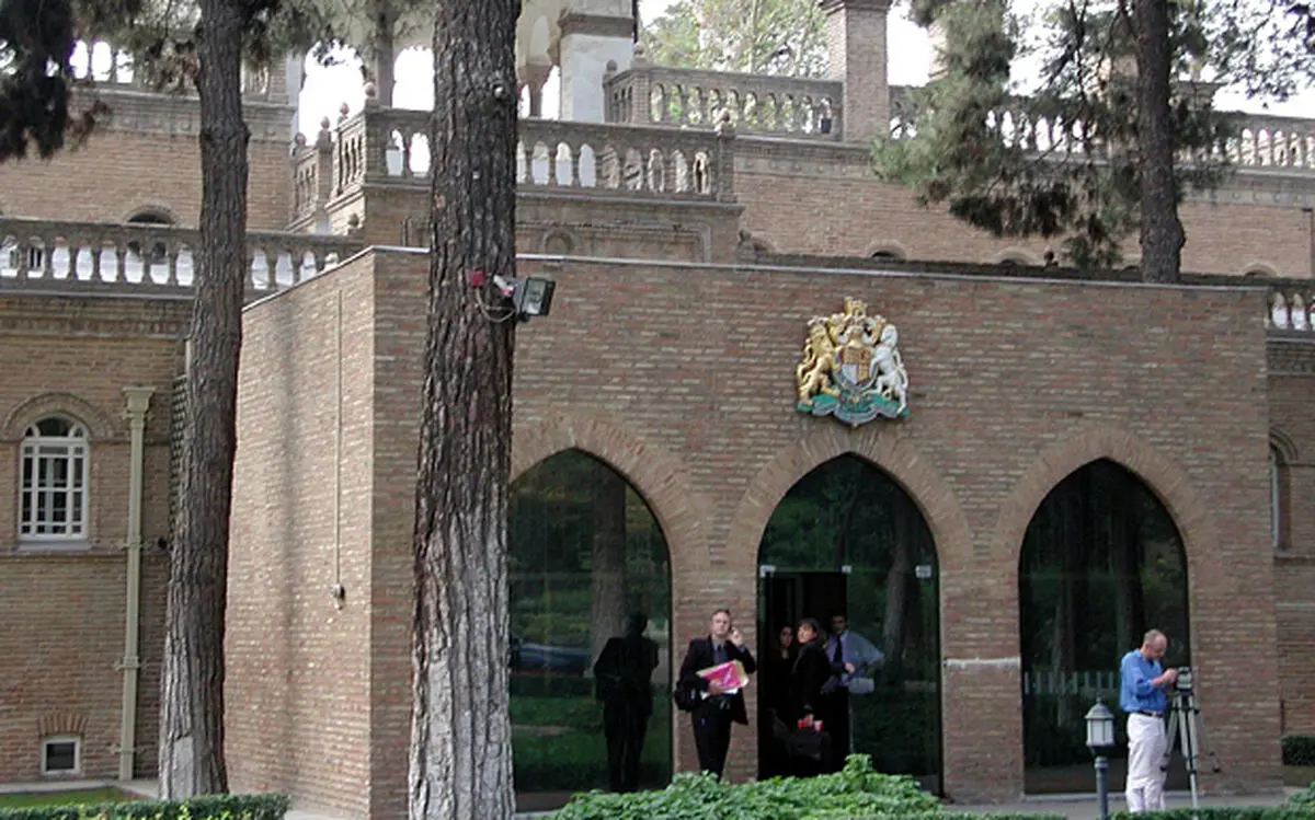 تلگراف: پس از انقلاب، سیاست خارجه انگلیس ارتباط‌گیری با اعتدالیون در تهران بود
