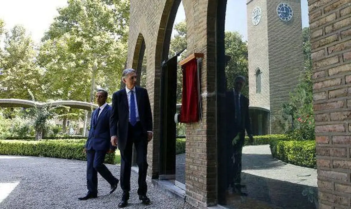 هاموند: بازگشایی سفارت نقطه عطف در بهبود روابط ایران وانگلیس است