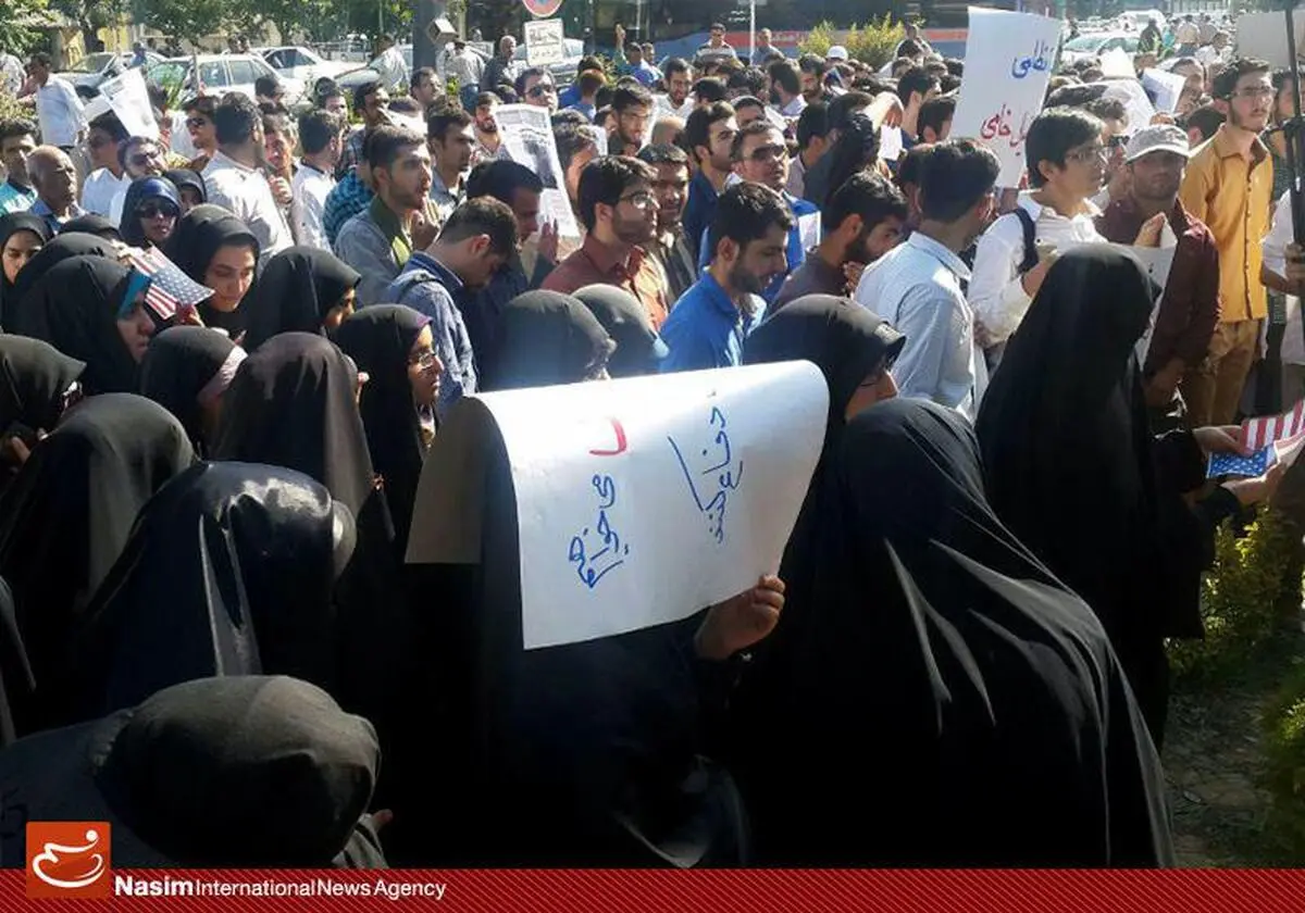 معترضین به بازگشایی سفارت انگلیس در خیابان جمهوری تجمع کردند