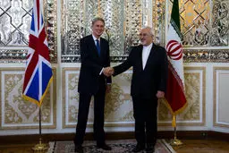 هاموند: انگلیس و ایران متعهد به مقابله با داعش شدند‬