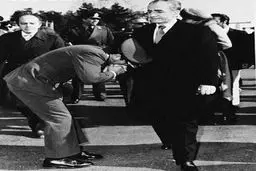 نمایش فساد پهلوی‌ها در مستند 