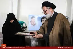 حجت‌الاسلام  شهیدی با تعدادی از خانواده معظم شهدای همدان دیدار کرد