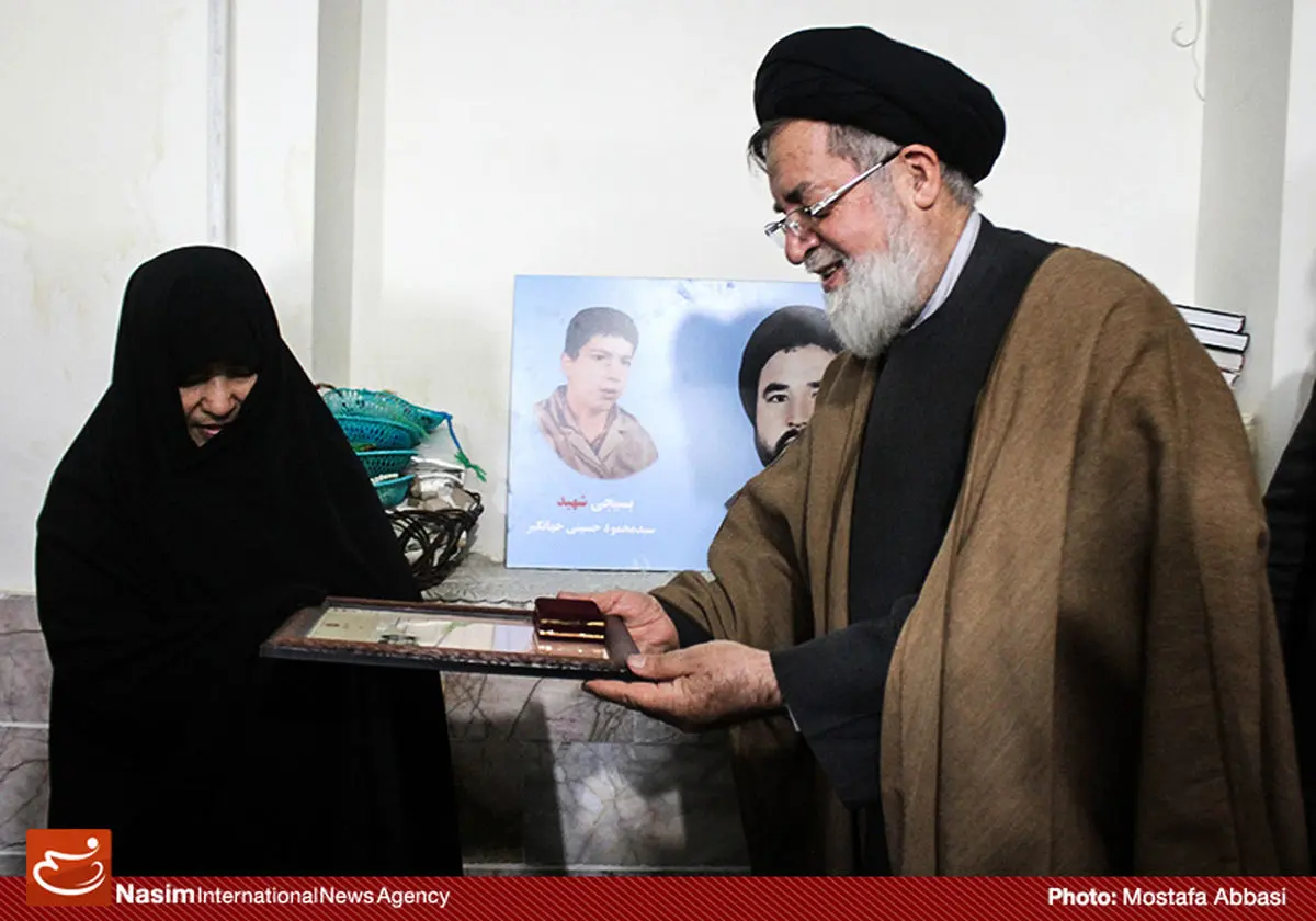 حجت‌الاسلام  شهیدی با تعدادی از خانواده معظم شهدای همدان دیدار کرد