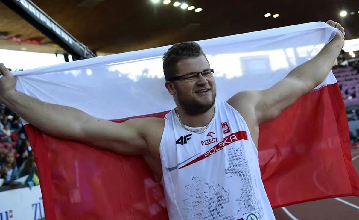 قهرمان پرتاب چکش جهان مدال طلایش را جای کرایه تاکسی داد