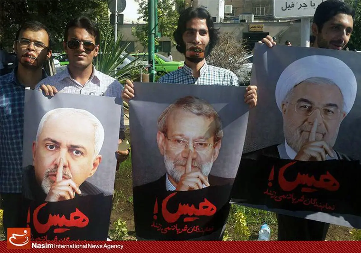 دانشجویان  مقابل مجلس تجمع کردند