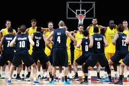 ویدئو:: جنگ قرن هجدهمی در زمین بسکتبال!