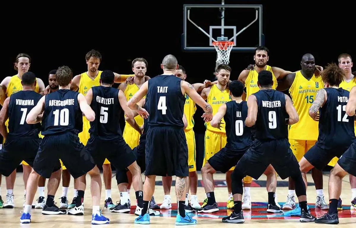 ویدئو:: جنگ قرن هجدهمی در زمین بسکتبال!