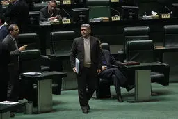 سلیمانی: نسخه تجویزی مجلس برای وزیر اقتصاد استیضاح است