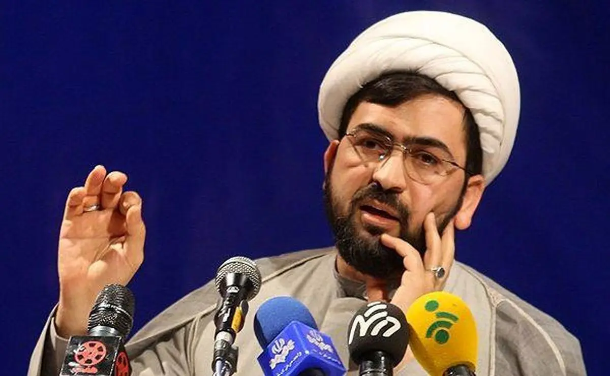 سرلک: "سلام بر علی پسر موسی"، نشان داد که منبر بیان معارف مختص به مساجد نیست