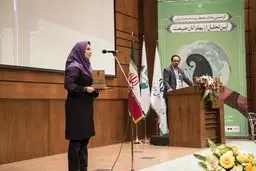 اهدای تندیس پهلوانان طبیعت به برنامه سرزمین ما