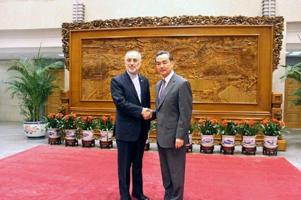 صالحی با وزیر خارجه چین دیدار کرد