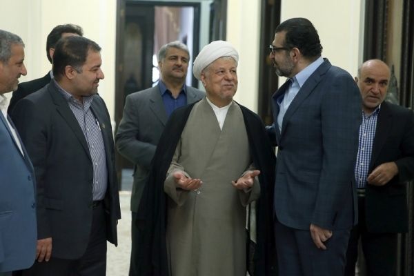 هاشمی رفسنجانی: آیت‌الله خامنه‌ای   یک انقلابی واقعی، وارسته و زاهد است