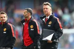 فن‌خال: در عرض ۵ دقیقه بازی را به سوانسی واگذار کردیم