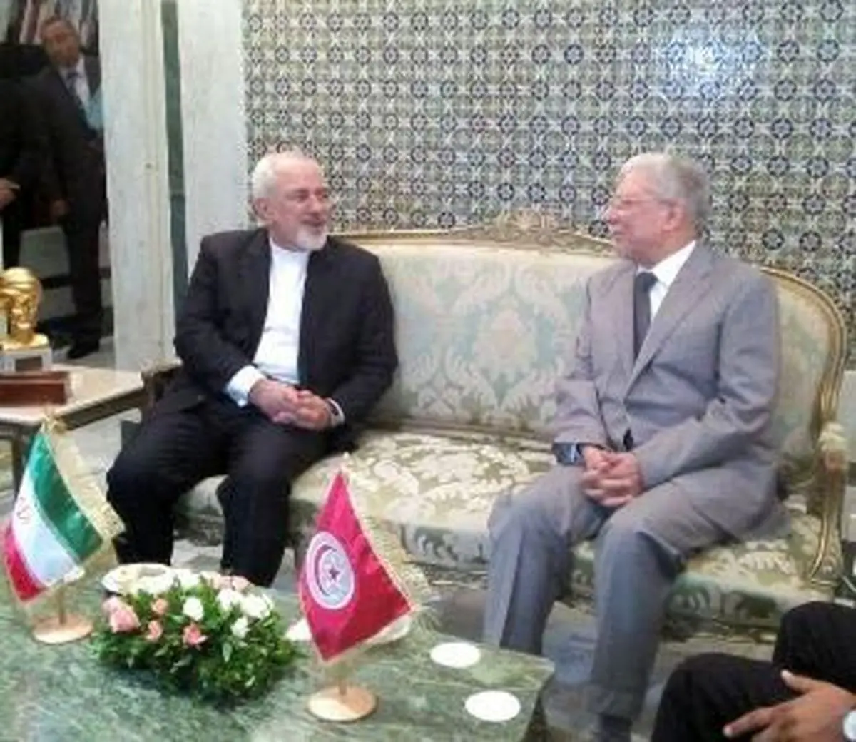 ظریف بر گسترش همکاری‌های اقتصادی و فرهنگی ایران و تونس تاکید کرد