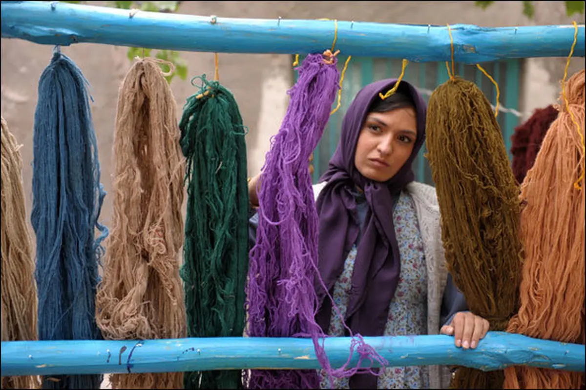 قهرمان "اشیا از آنچه در آیینه می‌بینید..." خیلی سفید نیست