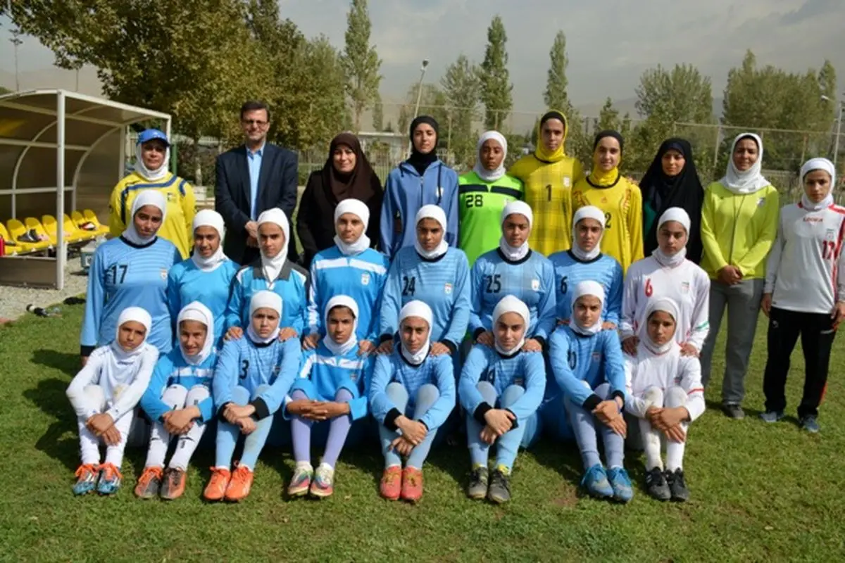 دبیر کل و رئیس کمیته بانوان در تمرین تیم  نوجوانان دختران حضور یافتند