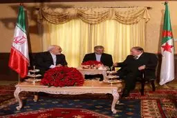 ظریف: نقش الجزایر را درخصوص بحرانهای منطقه نظیر سوریه و یمن بسیار مفید ارزیابی می‌کنیم