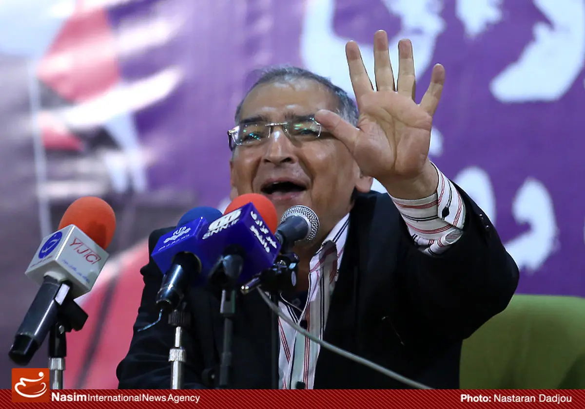زیباکلام:  آقای جلیلی و دوستانشان  برای توافق شمشیر از رو بسته‌اند