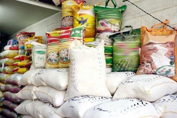 رئیس اتحادیه بنکداران: برخی از فروشندگان، برنج‌های خارجی را در کیسه‌های ایرانی جاسازی می‌کنند