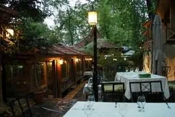 تخریب رستوران‌ها به درکه
هم رسید