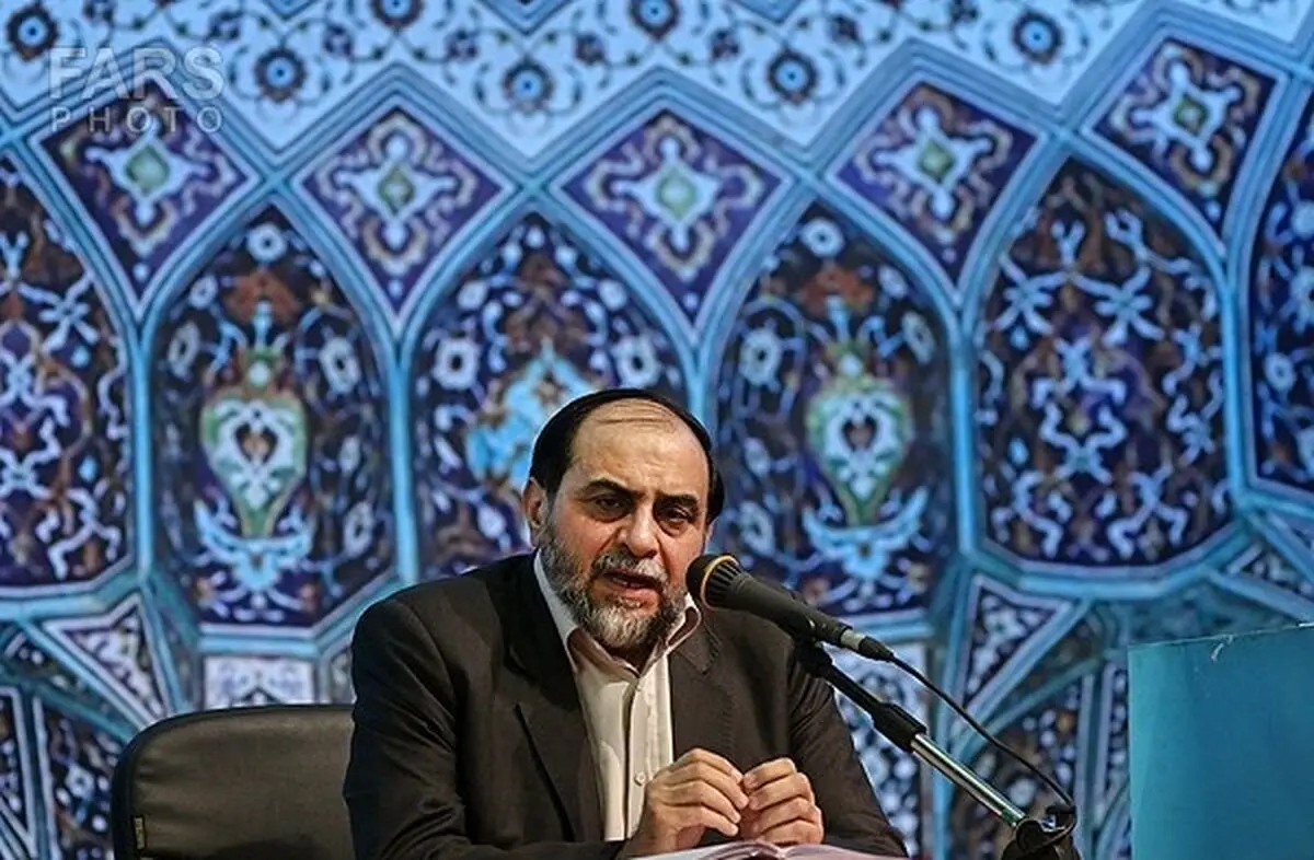 ازغدی: برخی تسلیم در مقابل دشمن را آشتی با جهان می‌نامند