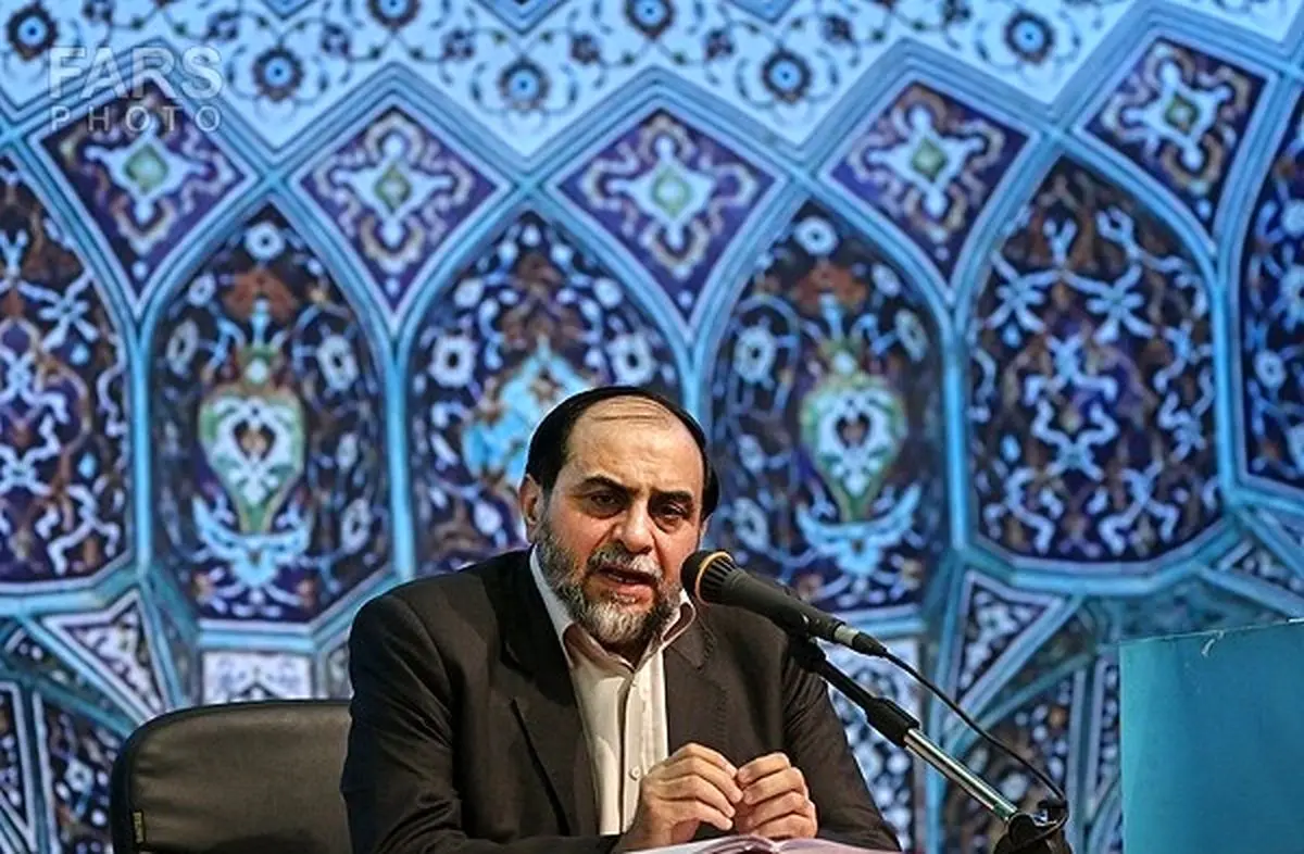 ازغدی: برخی تسلیم در مقابل دشمن را آشتی با جهان می‌نامند