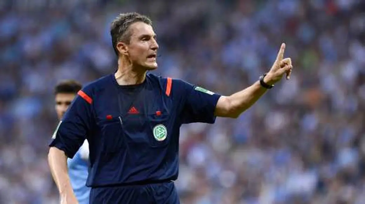 داور دربی باواریا از تیم آگزبورگ عذرخواهی کرد