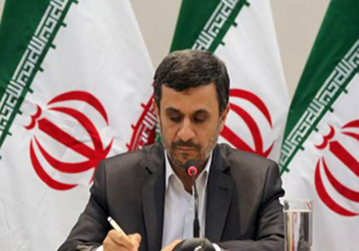 احمدی نژاد درگذشت پدر سردار اشتری را تسلیت گفت
