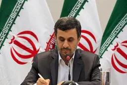 احمدی نژاد درگذشت پدر سردار اشتری را تسلیت گفت