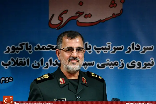 رهبر انقلاب نشان «فتح یک» را به سردار پاکپور اهدا کردند