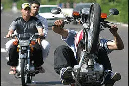 پیاده‌روها و خطوط ویژه تهران  غرق در موتوسواران