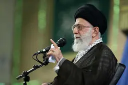 رهبر انقلاب: دشمن بدنبال دگرگونی باورهای جامعه و نفوذ در مراکز تصمیم‌گیری و تصمیم‌سازی است