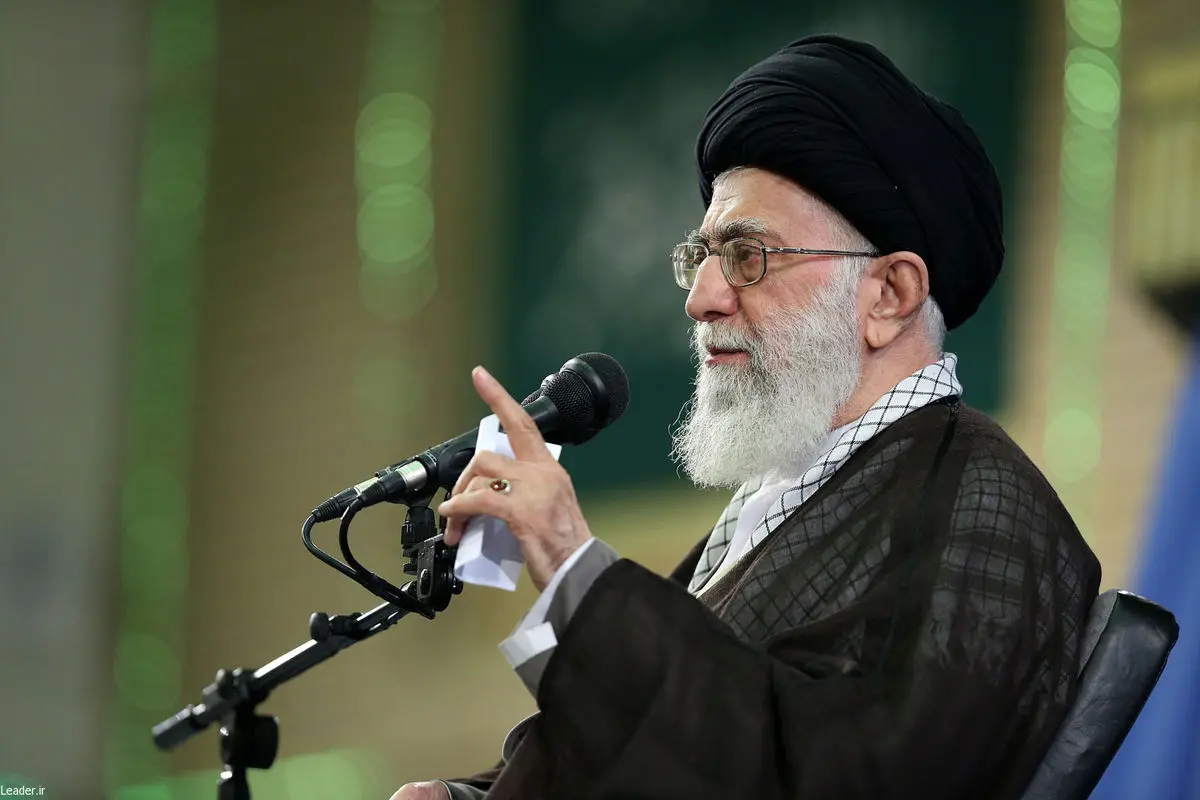 رهبر انقلاب: دشمن بدنبال دگرگونی باورهای جامعه و نفوذ در مراکز تصمیم‌گیری و تصمیم‌سازی است
