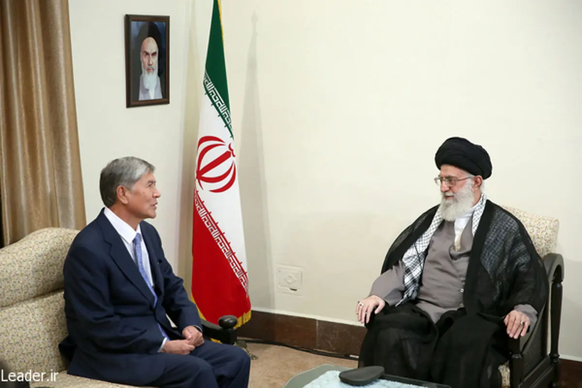 رهبر انقلاب: اساس سیاست خارجی ایران افزایش پیوندهای همه‌جانبه بین کشورهای  اسلامی است