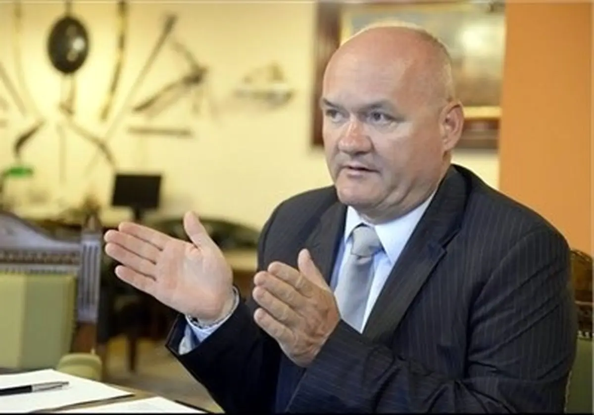 وزیر دفاع مجارستان استعفا داد