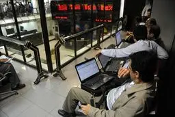 ۵۶ میلیون ایرانی از افت بورس تهران ضرر کردند