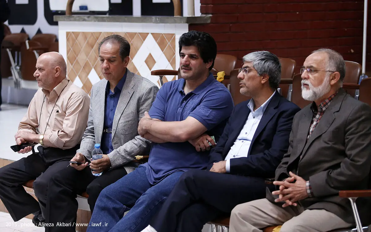 کیومرث هاشمی پاداش کسب سهمیه المپیک ریو توسط رضایی و عبدولی را به آنها اهدا کرد