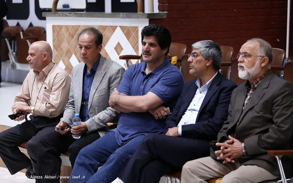 کیومرث هاشمی پاداش کسب سهمیه المپیک ریو توسط رضایی و عبدولی را به آنها اهدا کرد