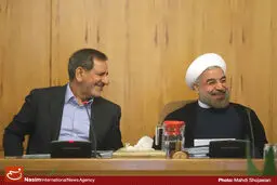 استقبال دشمن از دهن‌کجی دولت به قانون اساسی