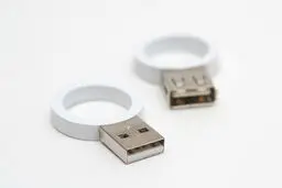 کوچک‌ترین فلش ۱۲۸ گیگابایتی