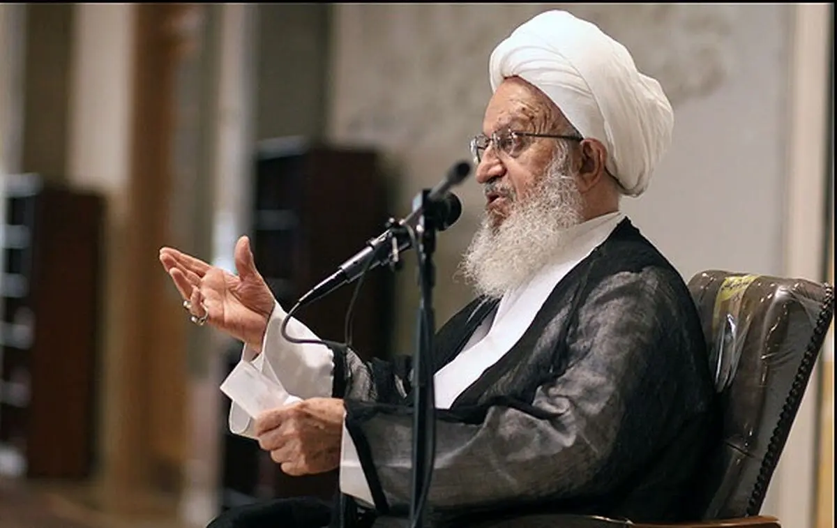 آیت‌الله مکارم شیرازی: شعار "هیهات من الذله" باید اعتقادی و عملی باشد