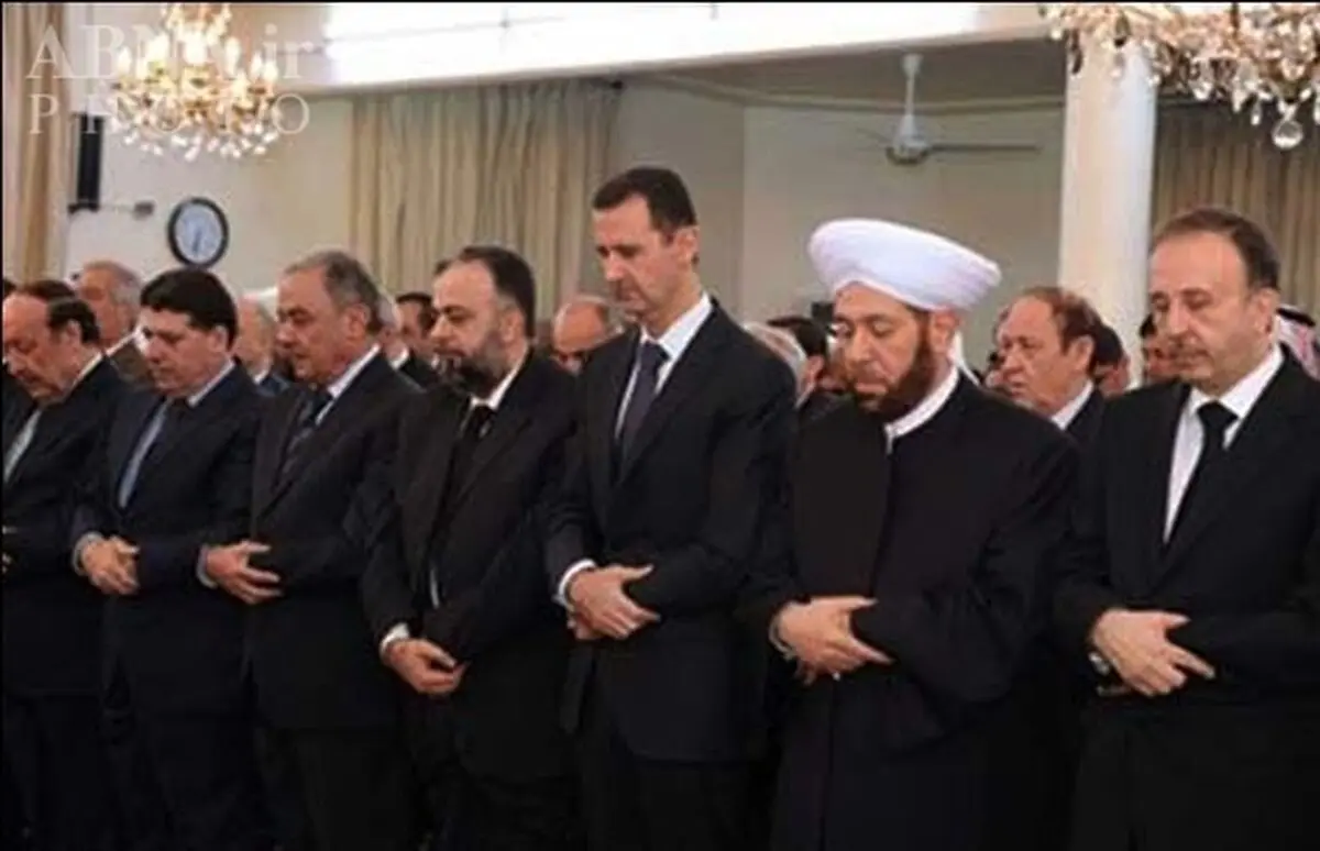بشار اسد در یکی از مساجد دمشق نماز قربان را به جا آورد