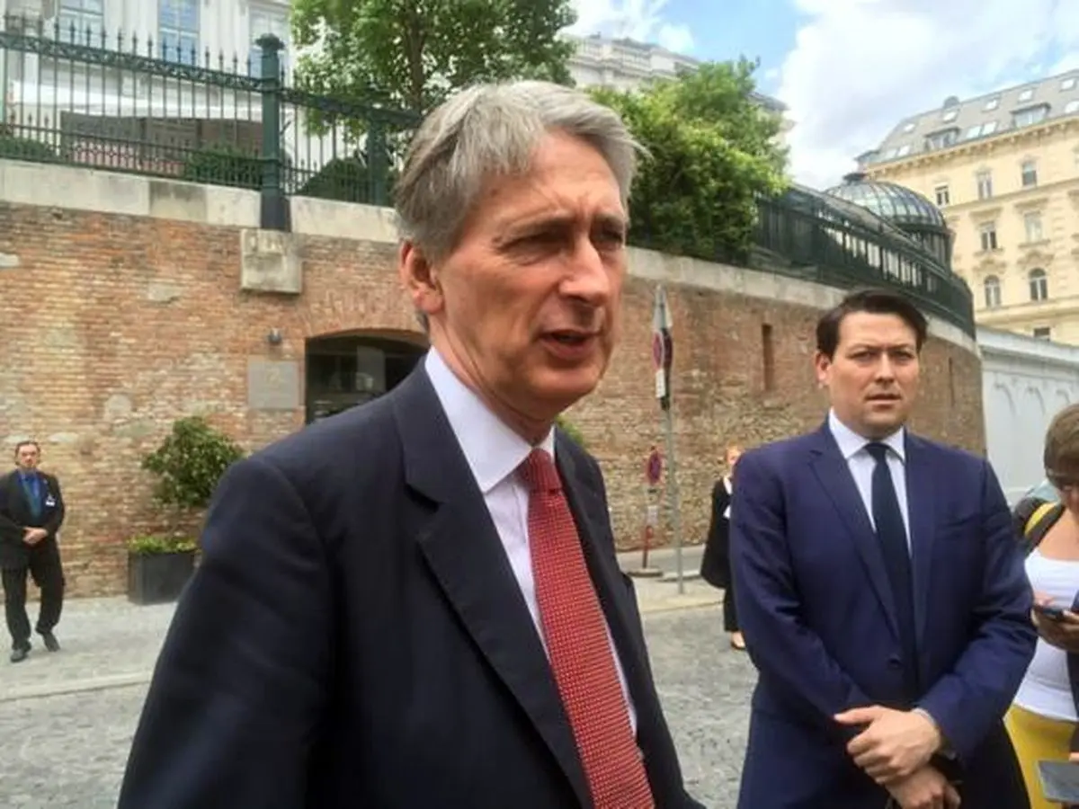 هاموند: باید با بشار اسد گفتگو کنیم